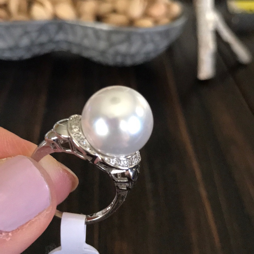 12 mm seashell pearl ring. Sz 9